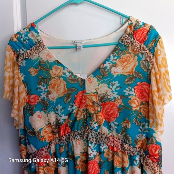CATO NWT Colorful floral top sz 14/16 - Picture 2 of 6